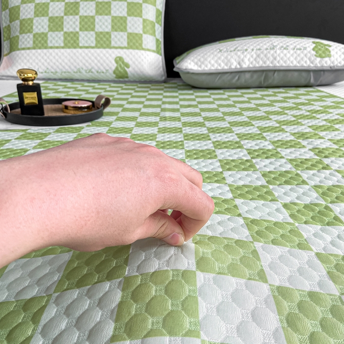 91家纺网 家纺一手货源 找家纺 慕梵家居 2025新款大版印花冰豆豆凉席席子床笠款三件套 可爱兔-绿