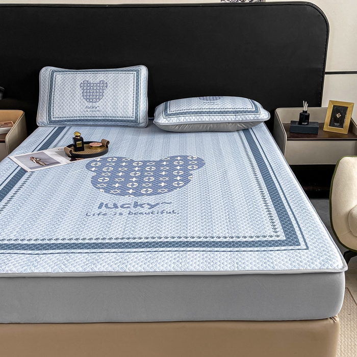 91家纺网 家纺一手货源 找家纺 慕梵家居 2025新款大版印花冰豆豆凉席席子床笠款三件套 美丽生活-灰