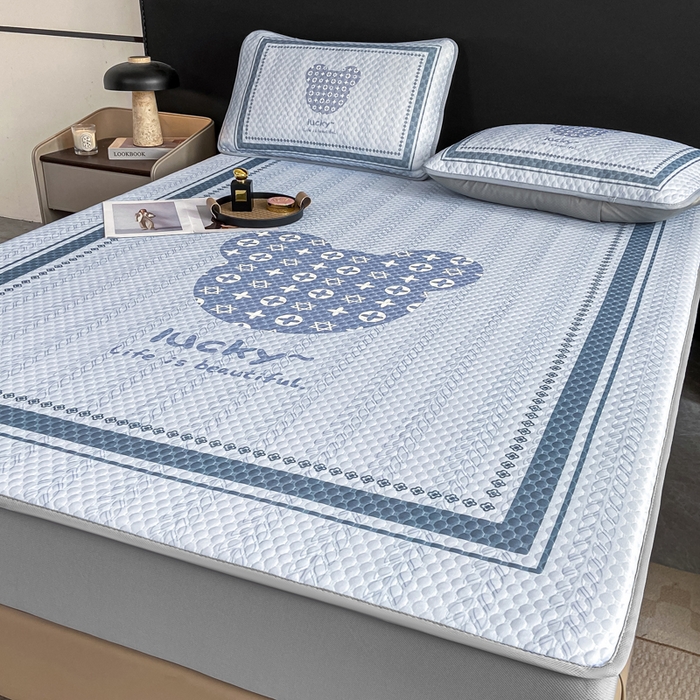 91家纺网 家纺一手货源 找家纺 慕梵家居 2025新款大版印花冰豆豆凉席席子床笠款三件套 美丽生活-灰