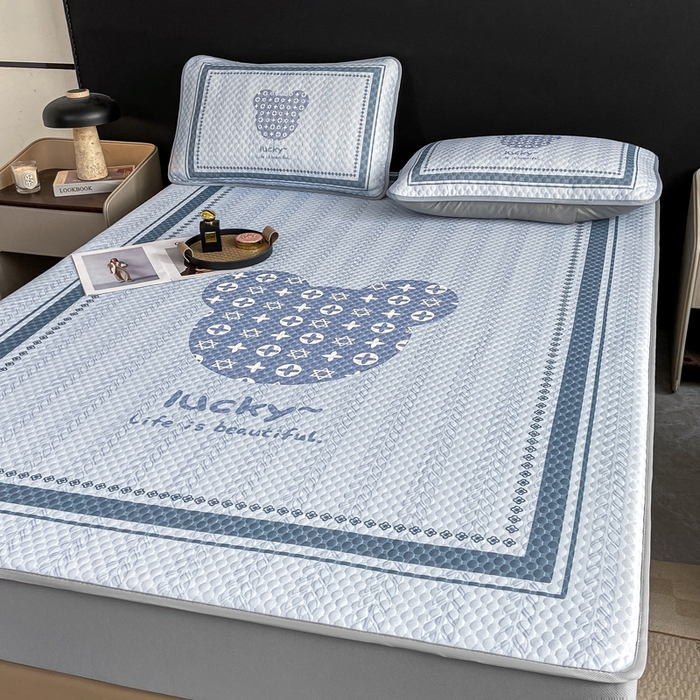 91家纺网 家纺一手货源 找家纺 慕梵家居 2025新款大版印花冰豆豆凉席席子床笠款三件套 美丽生活-灰