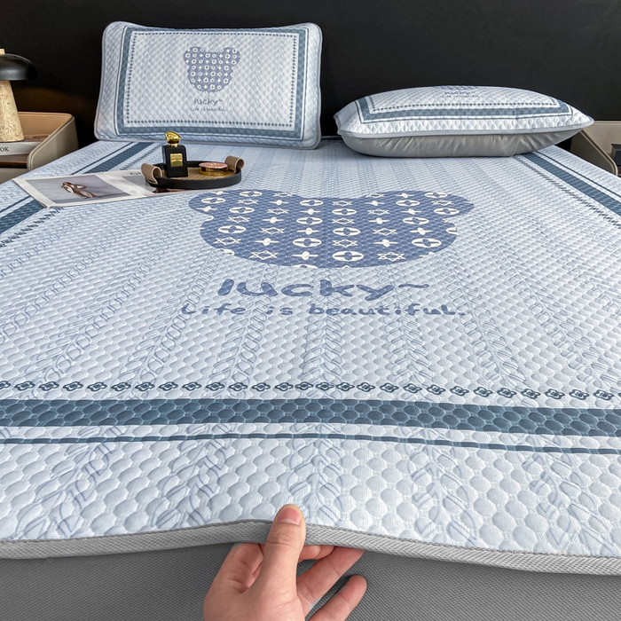 91家纺网 家纺一手货源 找家纺 慕梵家居 2025新款大版印花冰豆豆凉席席子床笠款三件套 美丽生活-灰