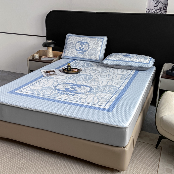 91家纺网 家纺一手货源 找家纺 慕梵家居 2025新款大版印花冰豆豆凉席席子床笠款三件套 甜蜜的爱-蓝