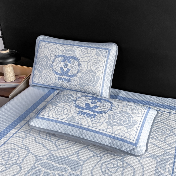 91家纺网 家纺一手货源 找家纺 慕梵家居 2025新款大版印花冰豆豆凉席席子床笠款三件套 甜蜜的爱-蓝