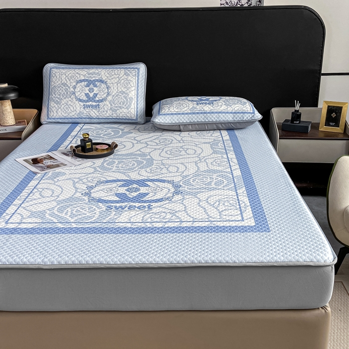 91家纺网 家纺一手货源 找家纺 慕梵家居 2025新款大版印花冰豆豆凉席席子床笠款三件套 甜蜜的爱-蓝