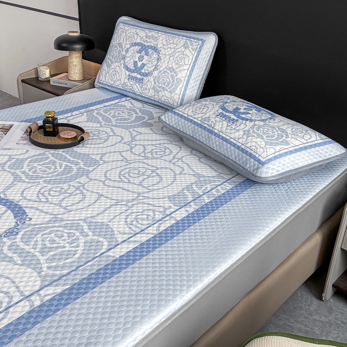 91家纺网 家纺一手货源 找家纺 慕梵家居 2025新款大版印花冰豆豆凉席席子床笠款三件套 甜蜜的爱-蓝