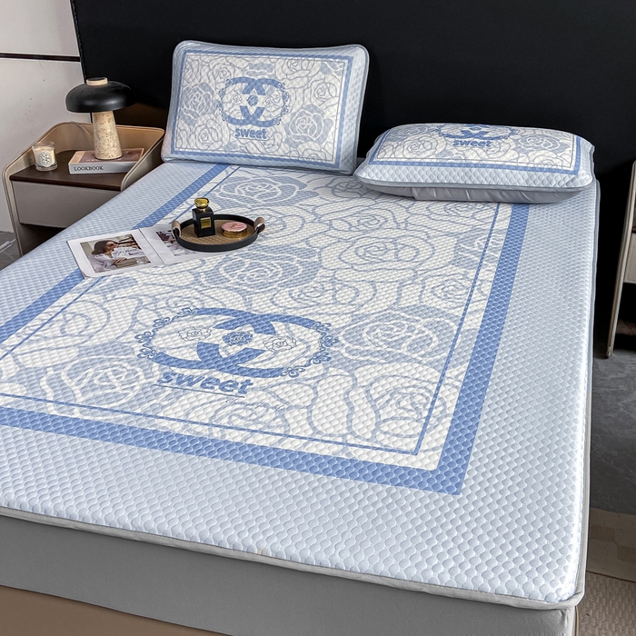 91家纺网 家纺一手货源 找家纺 慕梵家居 2025新款大版印花冰豆豆凉席席子床笠款三件套 甜蜜的爱-蓝