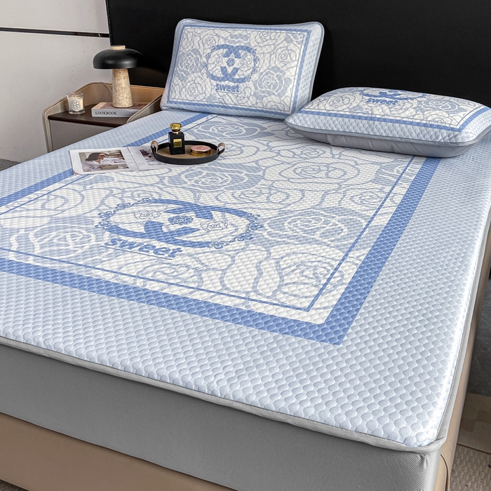 91家纺网 家纺一手货源 找家纺 慕梵家居 2025新款大版印花冰豆豆凉席席子床笠款三件套 甜蜜的爱-蓝