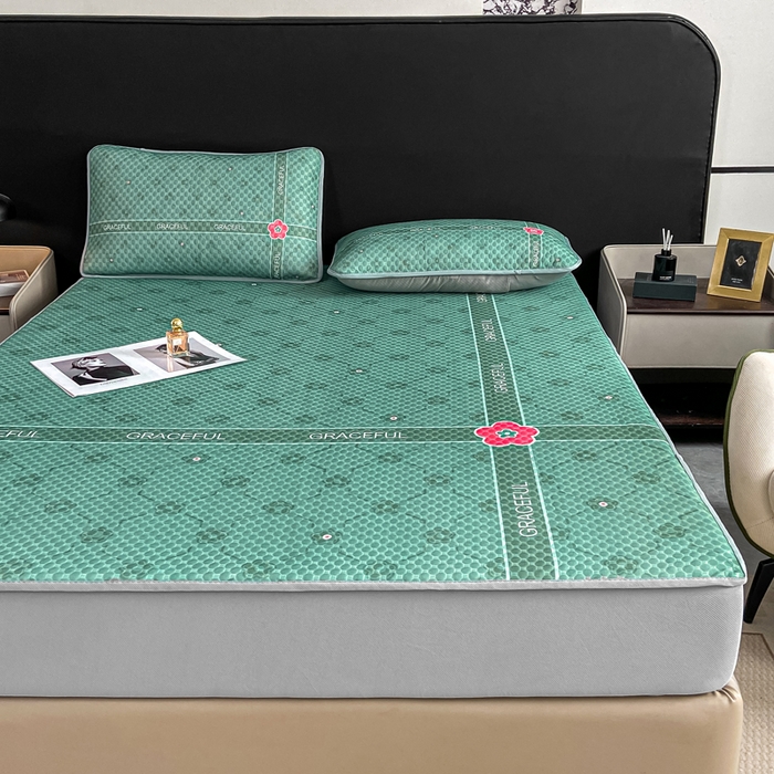 91家纺网 家纺一手货源 找家纺 慕梵家居 2025新款大版印花冰豆豆凉席席子床笠款三件套 优雅绿