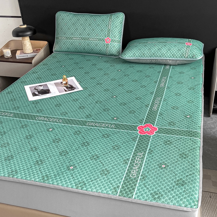 91家纺网 家纺一手货源 找家纺 慕梵家居 2025新款大版印花冰豆豆凉席席子床笠款三件套 优雅绿