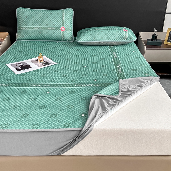 91家纺网 家纺一手货源 找家纺 慕梵家居 2025新款大版印花冰豆豆凉席席子床笠款三件套 优雅绿