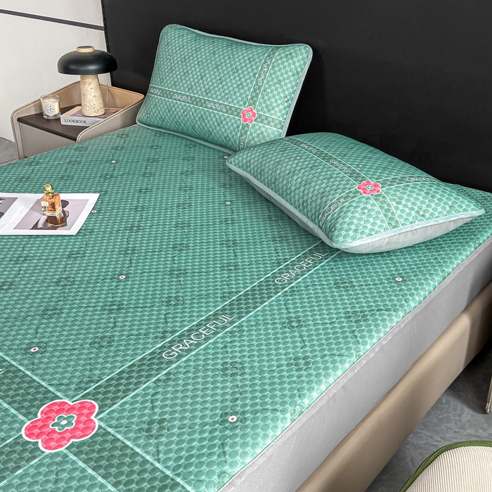 91家纺网 家纺一手货源 找家纺 慕梵家居 2025新款大版印花冰豆豆凉席席子床笠款三件套 优雅绿