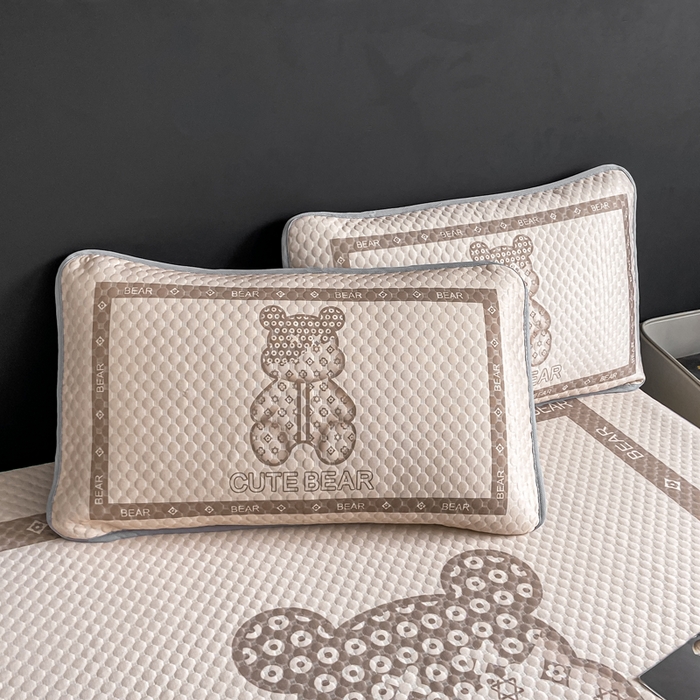 91家纺网 家纺一手货源 找家纺 慕梵家居 2025新款大版印花冰豆豆凉席席子三件套 可爱熊-咖