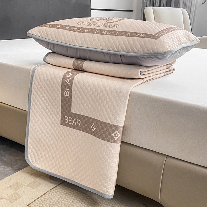 91家纺网 家纺一手货源 找家纺 慕梵家居 2025新款大版印花冰豆豆凉席席子三件套 可爱熊-咖