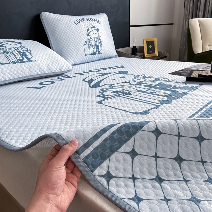 91家纺网 家纺一手货源 找家纺 慕梵家居 2025新款大版印花冰豆豆凉席席子三件套 爱家-灰