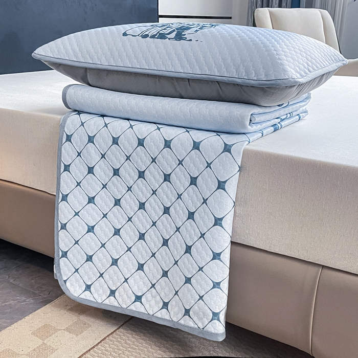 91家纺网 家纺一手货源 找家纺 慕梵家居 2025新款大版印花冰豆豆凉席席子三件套 爱家-灰