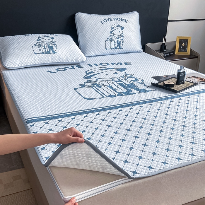 91家纺网 家纺一手货源 找家纺 慕梵家居 2025新款大版印花冰豆豆凉席席子三件套 爱家-灰