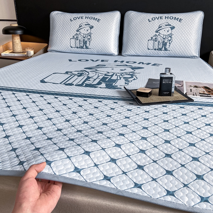 91家纺网 家纺一手货源 找家纺 慕梵家居 2025新款大版印花冰豆豆凉席席子三件套 爱家-灰