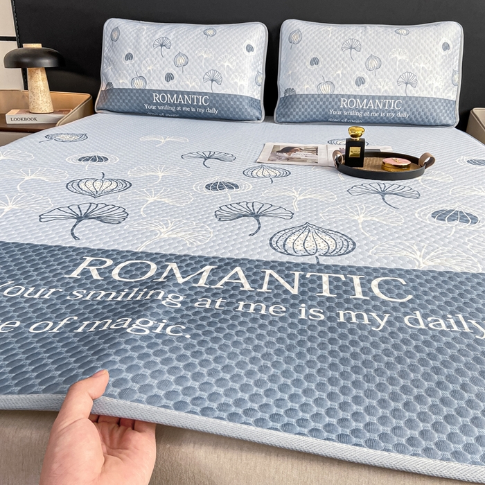 91家纺网 家纺一手货源 找家纺 慕梵家居 2025新款大版印花冰豆豆凉席席子三件套 芭蕉叶-灰