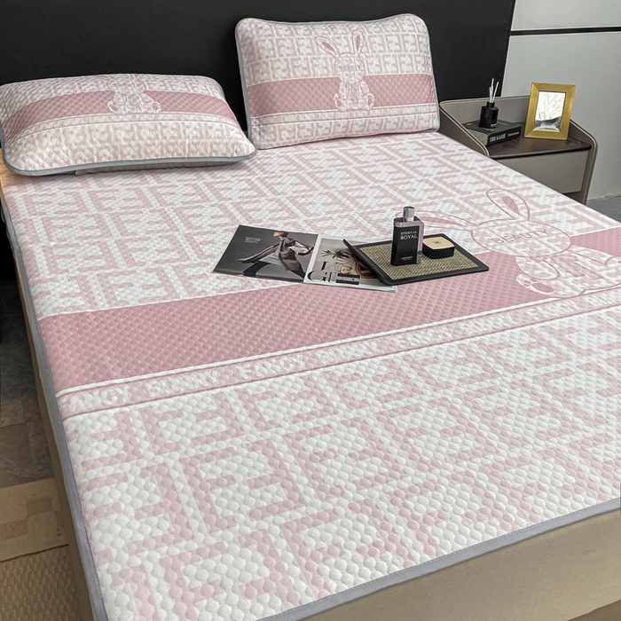 91家纺网 家纺一手货源 找家纺 慕梵家居 2025新款大版印花冰豆豆凉席席子三件套 大美兔-粉