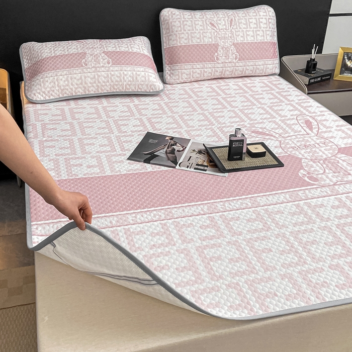 91家纺网 家纺一手货源 找家纺 慕梵家居 2025新款大版印花冰豆豆凉席席子三件套 大美兔-粉