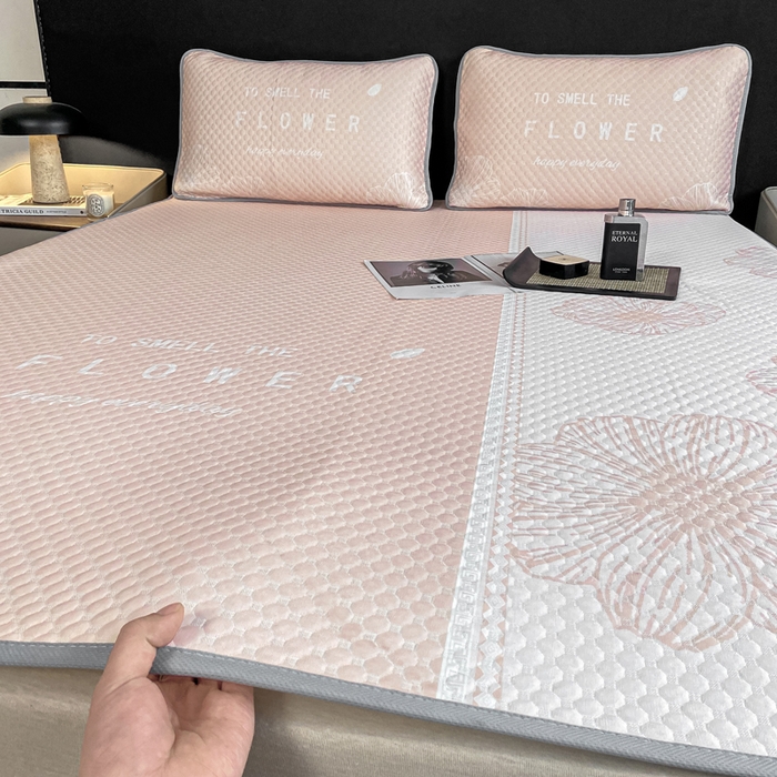 91家纺网 家纺一手货源 找家纺 慕梵家居 2025新款大版印花冰豆豆凉席席子三件套 繁花-粉