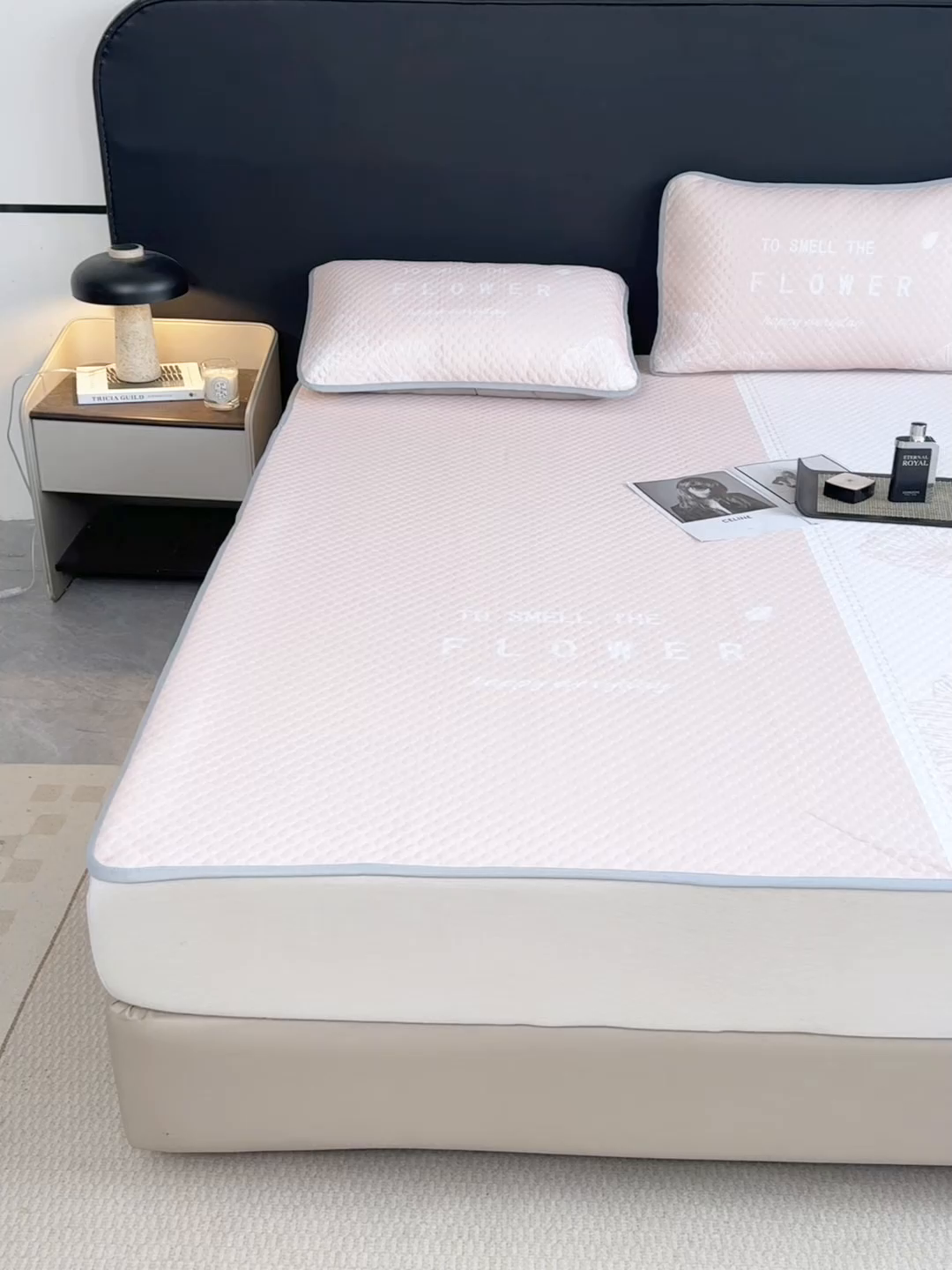 91家纺网 家纺一手货源 找家纺 慕梵家居 2025新款大版印花冰豆豆凉席席子三件套 繁花-粉