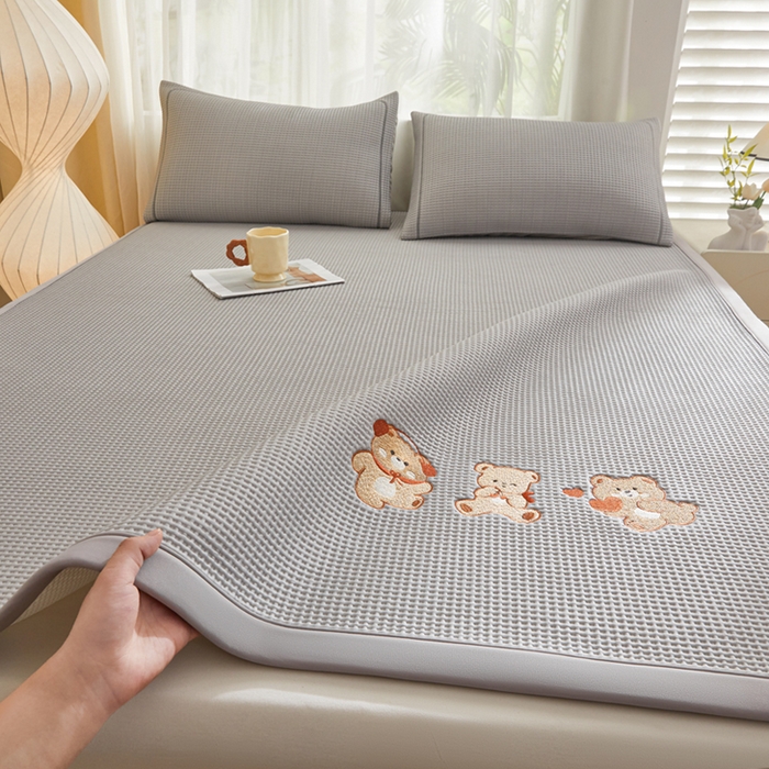 91家纺网 家纺一手货源 找家纺 （总）全季家居 2025新款A类乙纶PE家族系列刺绣凉豆豆席凉席席子