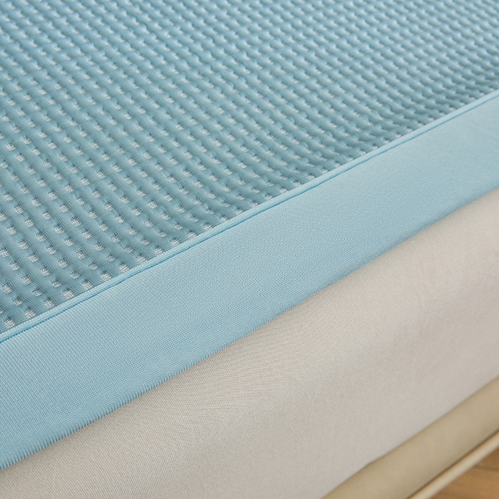 91家纺网 家纺一手货源 找家纺 全季家居 2025新款A类乙纶PE家族系列刺绣凉豆豆席凉席席子 快乐小熊-天蓝-床席款