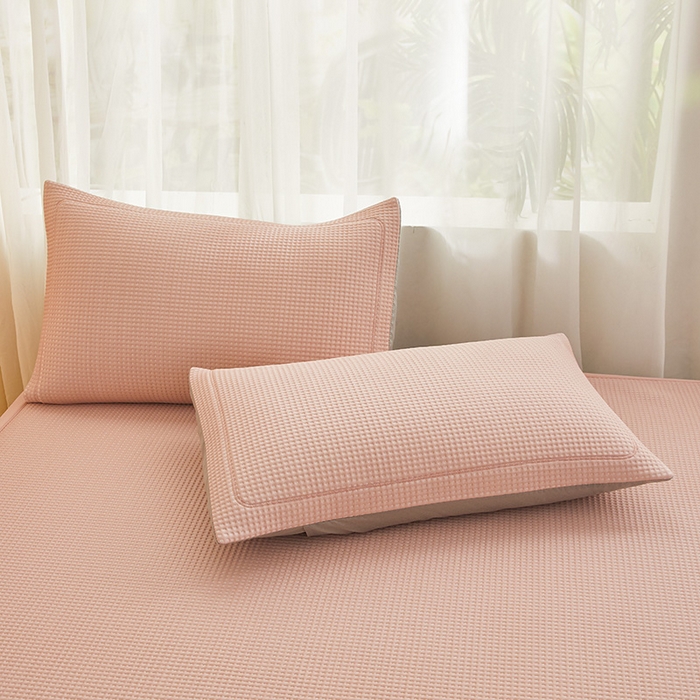 91家纺网 家纺一手货源 找家纺 全季家居 2025新款A类乙纶PE家族系列刺绣凉豆豆席凉席席子 熊猫家族-淡粉-床席款