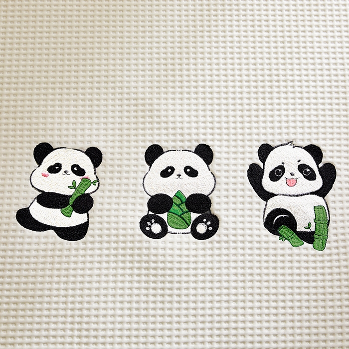 91家纺网 家纺一手货源 找家纺 全季家居 2025新款A类乙纶PE家族系列刺绣凉豆豆席凉席席子 熊猫家族-米黄-床席款