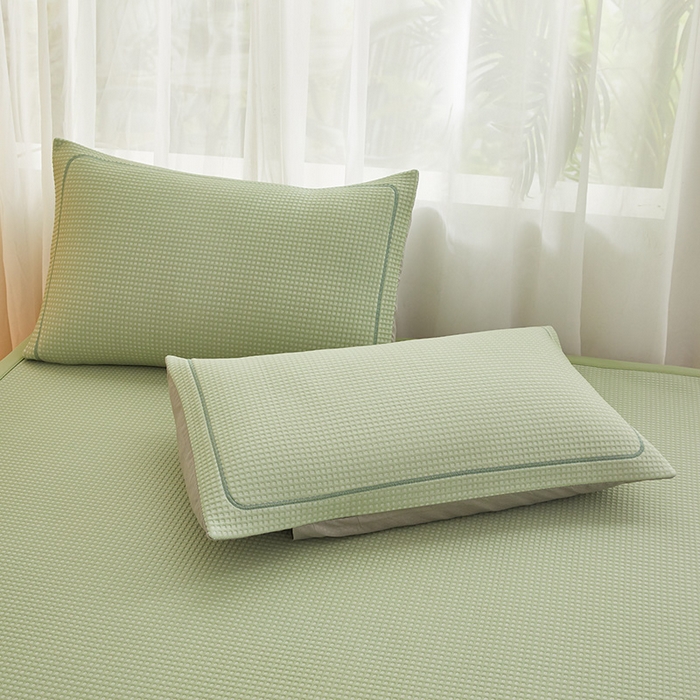 91家纺网 家纺一手货源 找家纺 全季家居 2025新款A类乙纶PE家族系列刺绣凉豆豆席凉席席子 熊猫家族-水绿-床席款