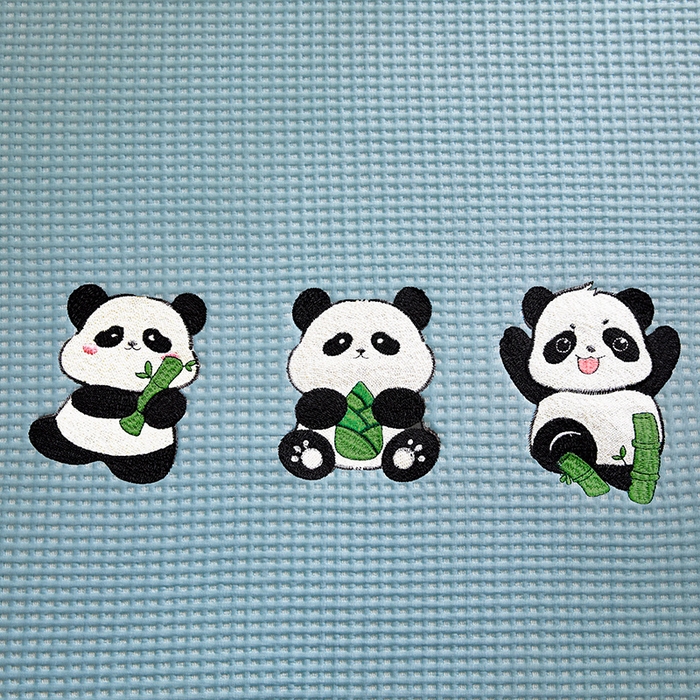 91家纺网 家纺一手货源 找家纺 全季家居 2025新款A类乙纶PE家族系列刺绣凉豆豆席凉席席子 熊猫家族-天蓝-床席款