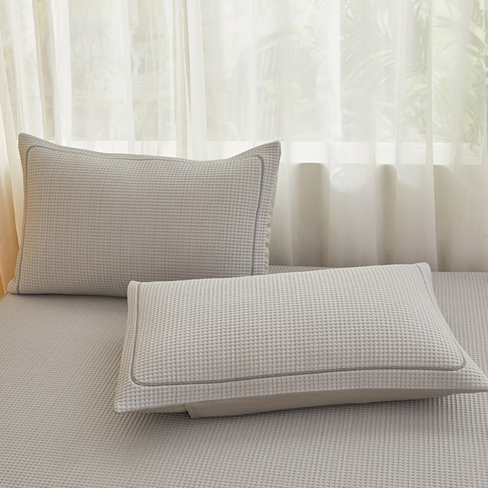 91家纺网 家纺一手货源 找家纺 全季家居 2025新款A类乙纶PE家族系列刺绣凉豆豆席凉席席子 熊猫家族-浅灰-床笠款