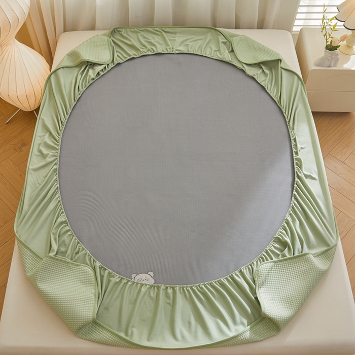 91家纺网 家纺一手货源 找家纺 全季家居 2025新款A类乙纶PE家族系列刺绣凉豆豆席凉席席子 熊猫家族-水绿-床笠款