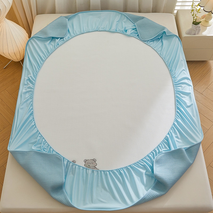 91家纺网 家纺一手货源 找家纺 全季家居 2025新款A类乙纶PE家族系列刺绣凉豆豆席凉席席子 熊猫家族-天蓝-床笠款