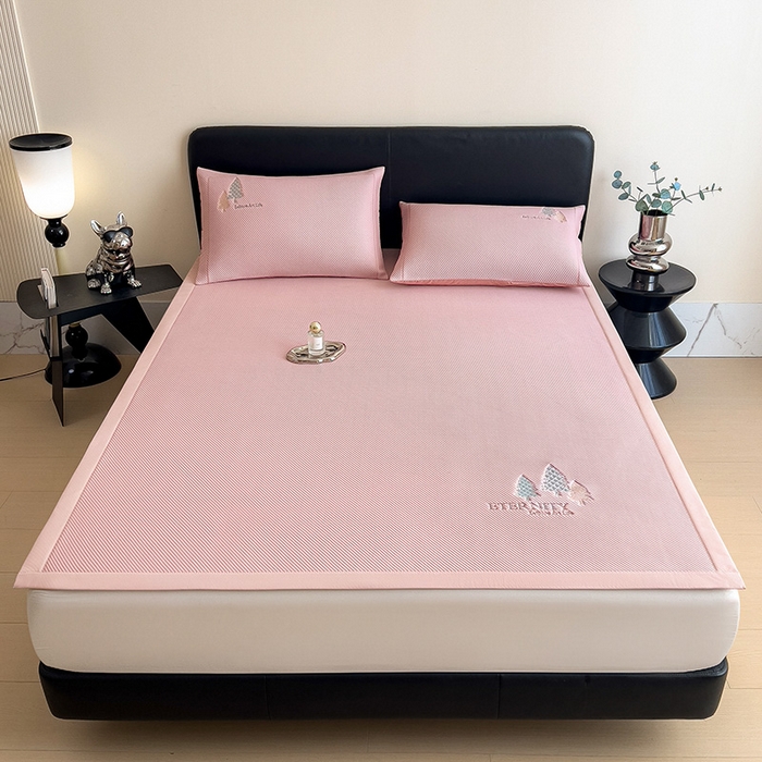 91家纺网 家纺一手货源 找家纺 （总）全季家居 2025新款A类乙纶PE希望森林刺绣系列凉豆豆席凉席席子