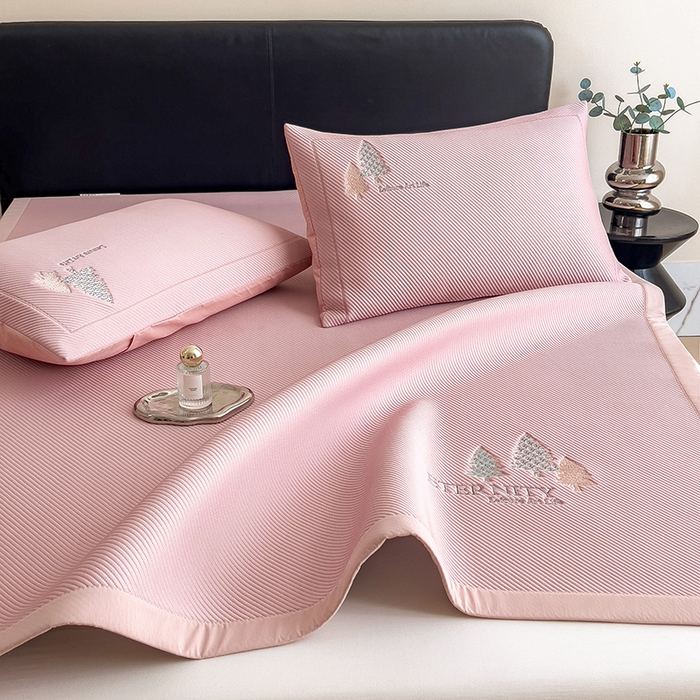 91家纺网 家纺一手货源 找家纺 （总）全季家居 2025新款A类乙纶PE希望森林刺绣系列凉豆豆席凉席席子