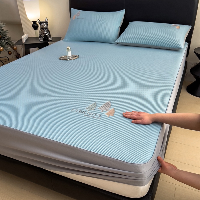 91家纺网 家纺一手货源 找家纺 全季家居 2025新款A类乙纶PE希望森林刺绣系列凉豆豆席凉席席子 天蓝-床笠款