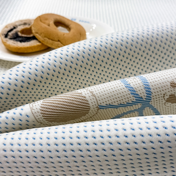 91家纺网 家纺一手货源 找家纺 全季家居 2025新款A类乙纶PE卡通系列凉豆豆席凉席席子 欢乐小熊-天蓝-床席款