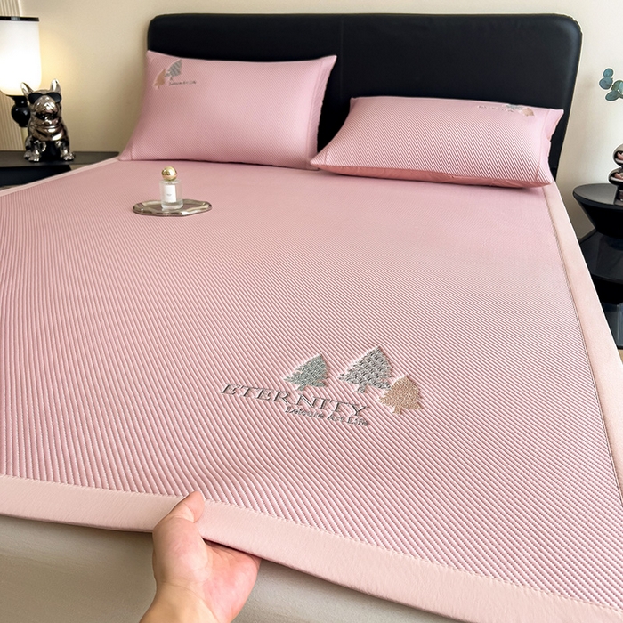 91家纺网 家纺一手货源 找家纺 全季家居 2025新款A类乙纶PE希望森林刺绣系列凉豆豆席凉席席子 淡粉-床席款