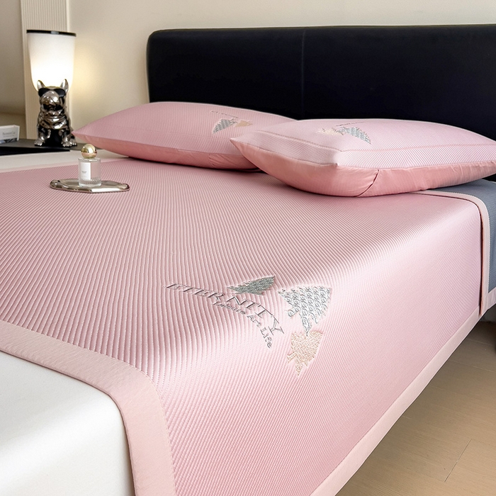 91家纺网 家纺一手货源 找家纺 全季家居 2025新款A类乙纶PE希望森林刺绣系列凉豆豆席凉席席子 淡粉-床席款