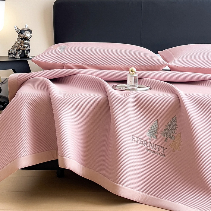 91家纺网 家纺一手货源 找家纺 全季家居 2025新款A类乙纶PE希望森林刺绣系列凉豆豆席凉席席子 淡粉-床席款