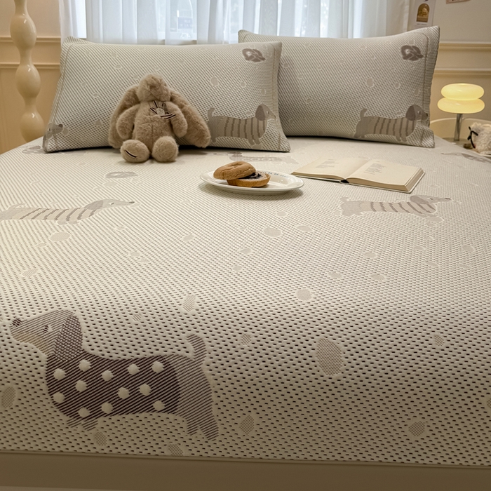 91家纺网 家纺一手货源 找家纺 全季家居 2025新款A类乙纶PE卡通系列凉豆豆席凉席席子 腊肠狗-浅咖-床席款