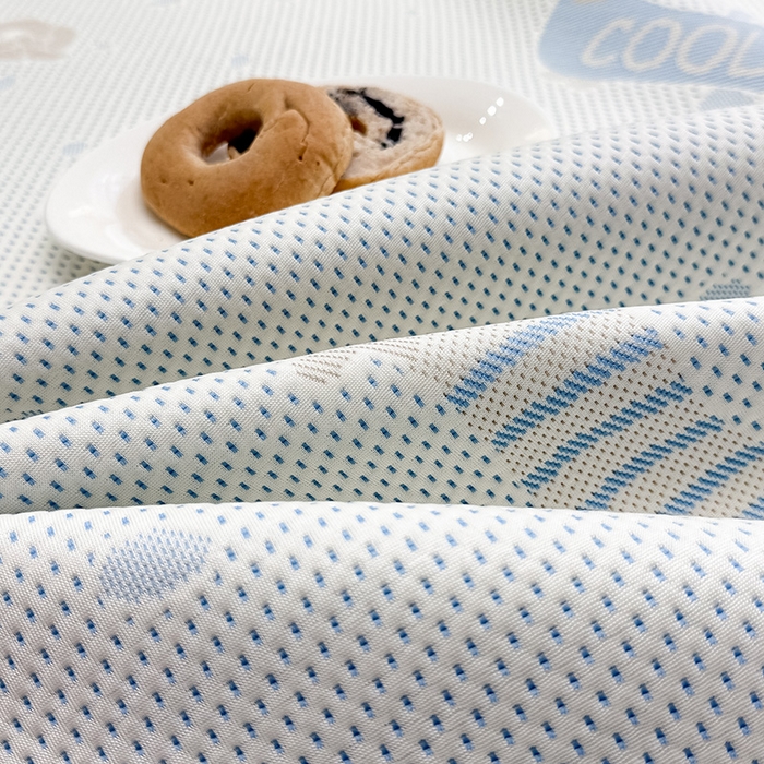 91家纺网 家纺一手货源 找家纺 全季家居 2025新款A类乙纶PE卡通系列凉豆豆席凉席席子 腊肠狗-天蓝-床席款