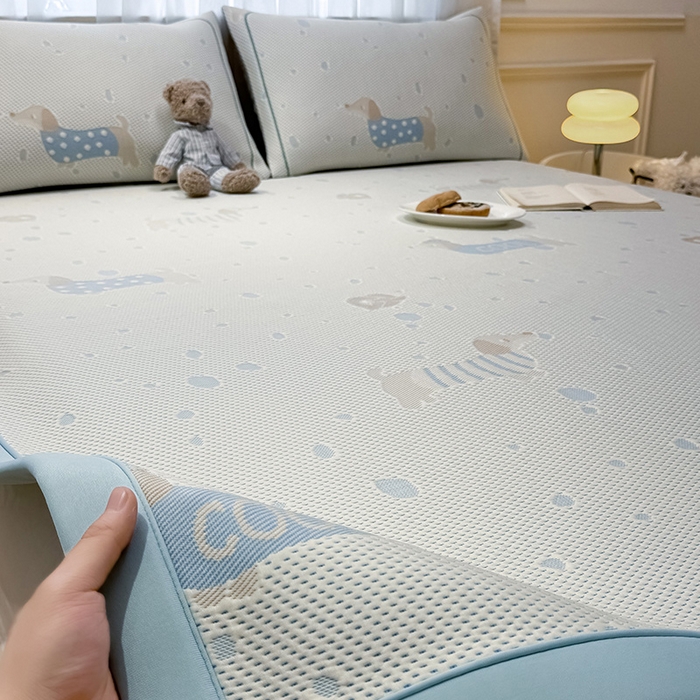 91家纺网 家纺一手货源 找家纺 全季家居 2025新款A类乙纶PE卡通系列凉豆豆席凉席席子 腊肠狗-天蓝-床席款