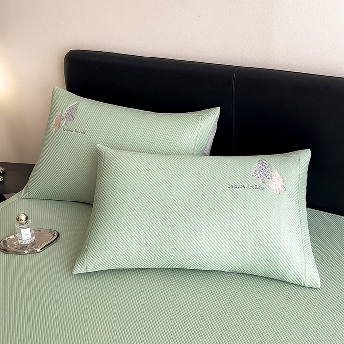 91家纺网 家纺一手货源 找家纺 全季家居 2025新款A类乙纶PE希望森林刺绣系列凉豆豆席凉席席子 水绿-床席款