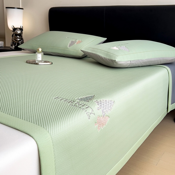 91家纺网 家纺一手货源 找家纺 全季家居 2025新款A类乙纶PE希望森林刺绣系列凉豆豆席凉席席子 水绿-床席款