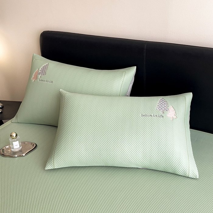 91家纺网 家纺一手货源 找家纺 全季家居 2025新款A类乙纶PE希望森林刺绣系列凉豆豆席凉席席子 水绿-床席款