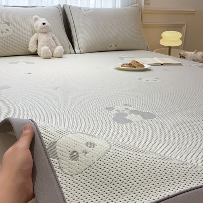 91家纺网 家纺一手货源 找家纺 全季家居 2025新款A类乙纶PE卡通系列凉豆豆席凉席席子 熊猫宝宝-床席款