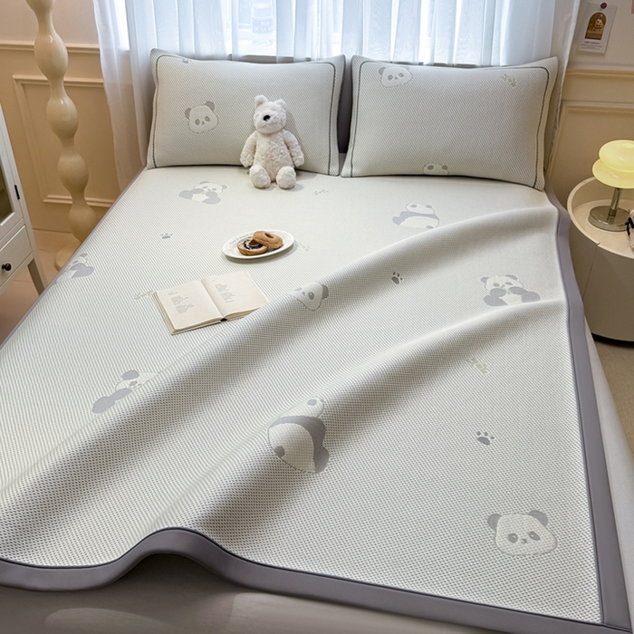 91家纺网 家纺一手货源 找家纺 全季家居 2025新款A类乙纶PE卡通系列凉豆豆席凉席席子 熊猫宝宝-床席款